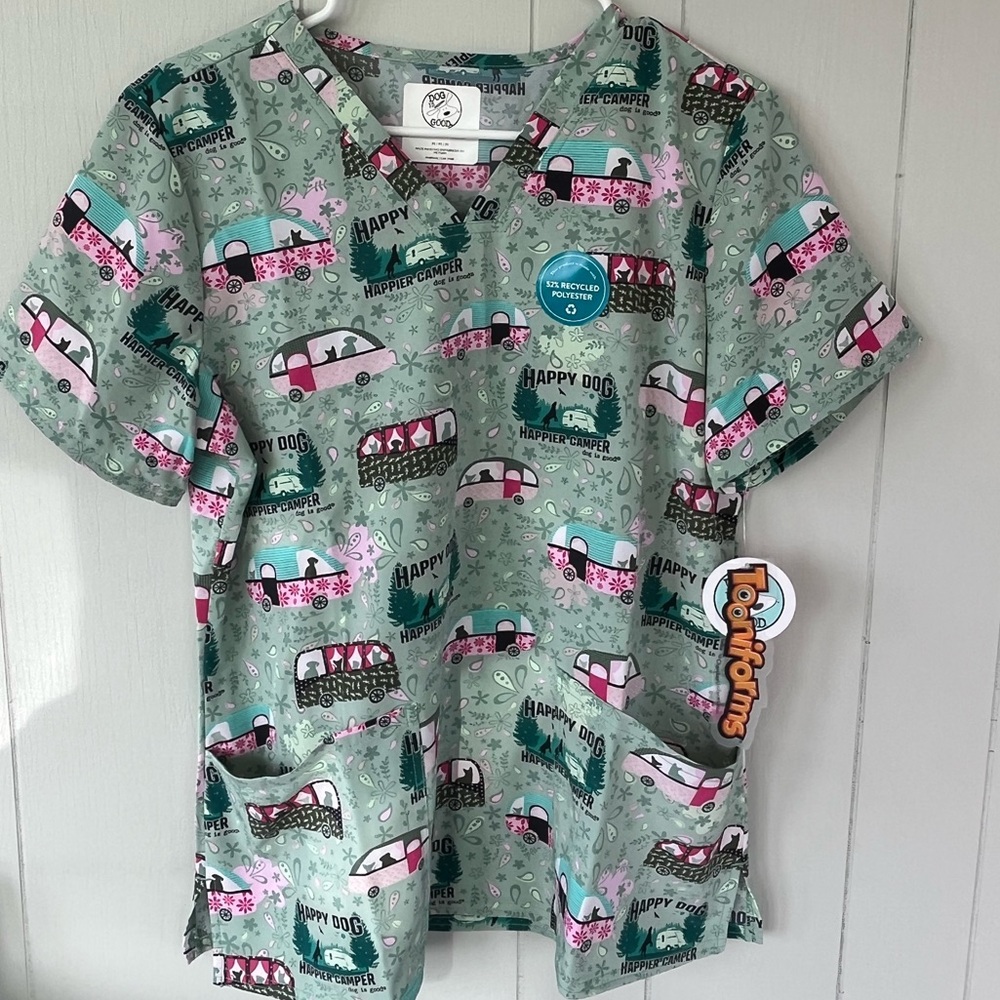 NWT Women’s Medium Happy Dog Happy Camper Tooniforms Scrub Top